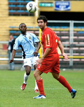 Rene Makondele, Gefle mot Lee Philips, Llanelli
