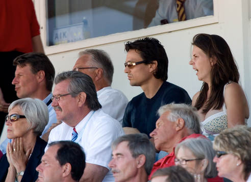 Jari Litmanen med fru på läktaren