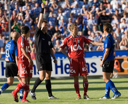 Utvisning, Dusan Djuric, sedan han fällt Andres Vasques