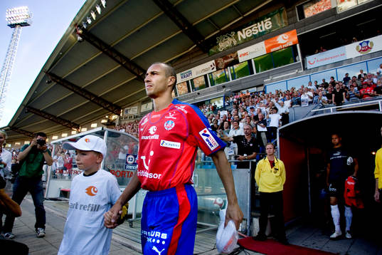 Henrik Larsson har kommit hem. Inmarsch