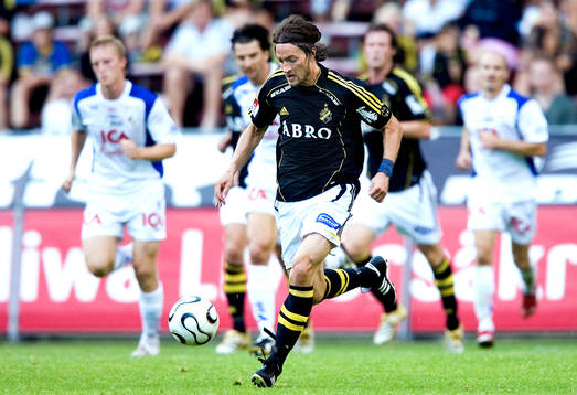 Max Rubarth, AIK tar tag i bollen och anfaller