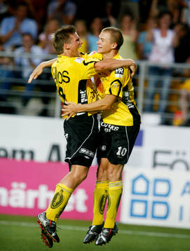 Samuel Holmén, Elfsborg, tvåmålsskytt. Jubel med Anders