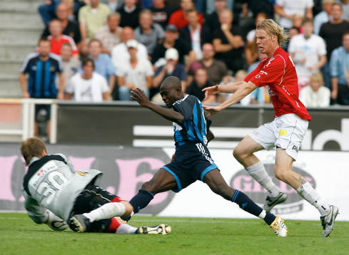 Jones Kusi Asare, Djurgården och Axel Wibrån, målvakt