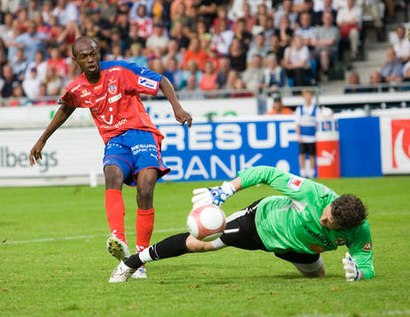 2-1, Luton Shelton förbi Petter Wastå