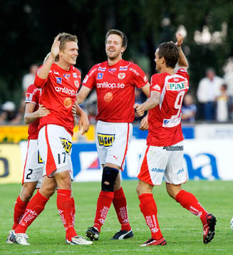Viktor Elm, Kalmar, jubel, gratuleras av lagkamraterna
