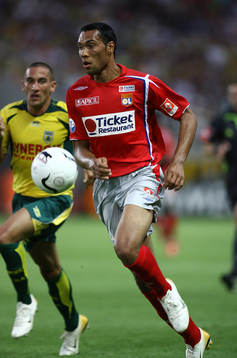 Sammy Traore, Paris Saint Germain  och John Carew, Lyon