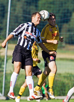 Denis Velic nickduellerar