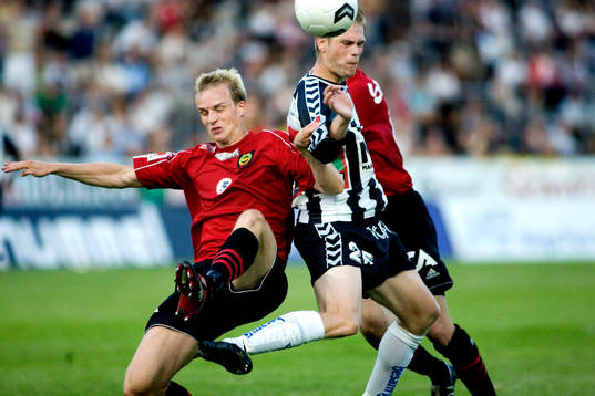 Johan Andersson, Landskrona, är nästan fri men stoppas av