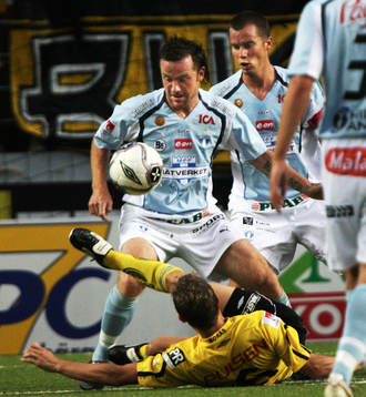 Daniel Alexandersson, Elfsborg försöker ta bollen från