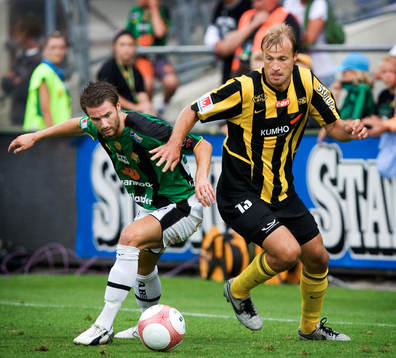 Hans Berggren,  Häcken tar sig förbi Jonathan Berg, GAIS