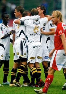 Daniel Tjernström, AIK, med ryggen mot kameran. Jubel