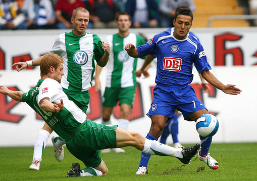 Uwe Moehrle, Wolfsburg och Yildiray Bastuerk, Hertha Berlin