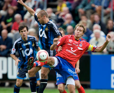 Andreas Granqvist långa benet före målskytten Mattias