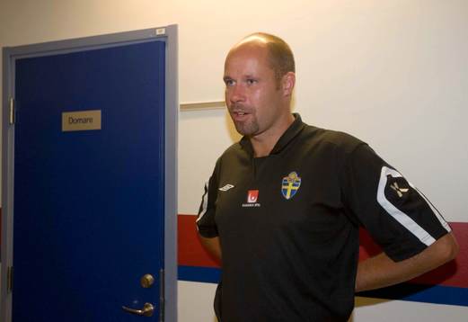 Domaren Martin Hansson tog emot pressen
