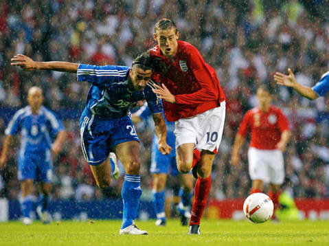 Peter Crouch, England och Papaskevas Antzas, Grekland