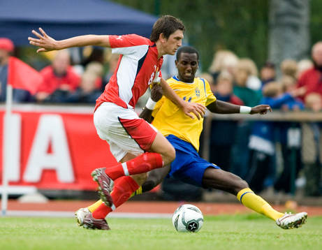 Sikov, Makedonien och Henok Goitom, Sverige