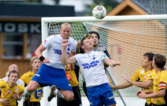 Målskytten Thomas Magnusson och Stefan Thordarson