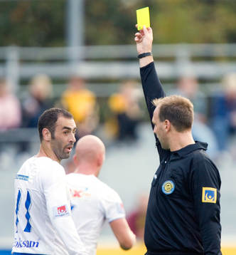 Pierre Gallo. Gult kort, varning, domare