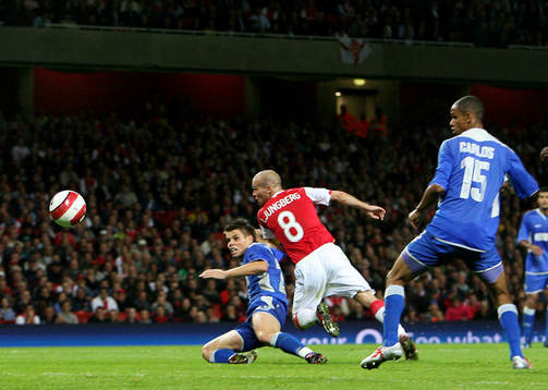 Fredrik Ljungberg,  Arsenal nickar in 1-1 för Arsenal