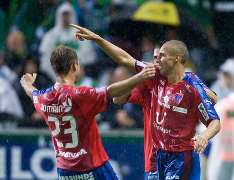 2 mål av Henrik "Henke" Larsson. Jubel