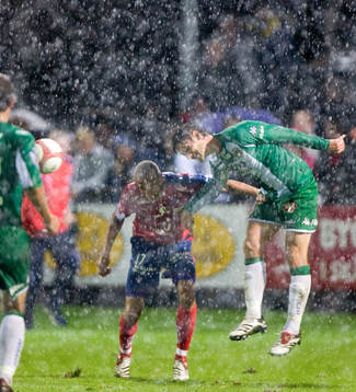 Precis före 1-1, Hammarby nickar undan, sen får Henrik
