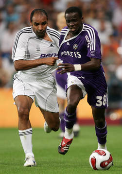 Emerson, Real Madrid och Lamah, Anderlecht, tröjdragning
