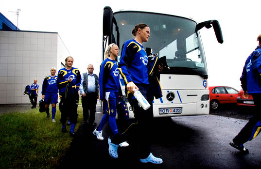 Fotboll, Dam, Sverige, förhands