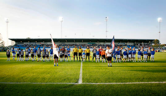 laguppställningar innan matchen på Vångavallen