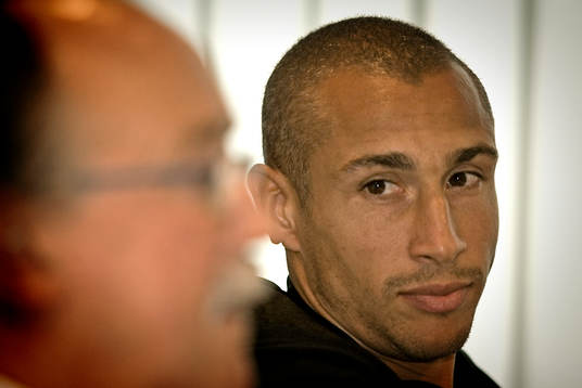 Henrik Larsson. I förgrunden HIF-ordföranden Sten-Inge