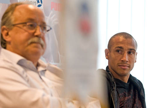 Henrik Larsson och ordförande Sten-Inge Fredin möter