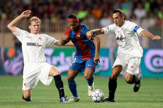 Ronaldinho, Barcelona, Christian Poulsen och Javi Navarro,