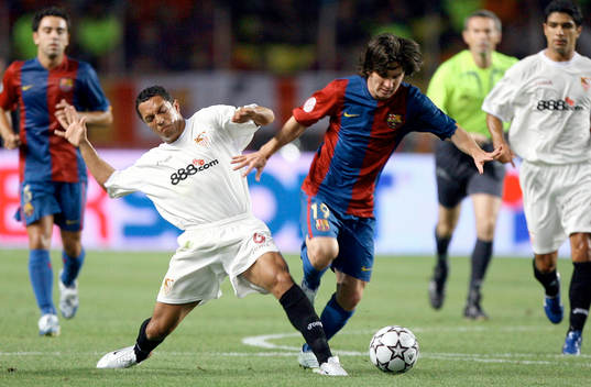 Lionel Messi, Barcelona och Adriano, Sevilla