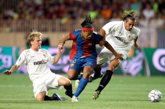 Ronaldinho, Barcelona, Christian Poulsen och Javi Navarro,