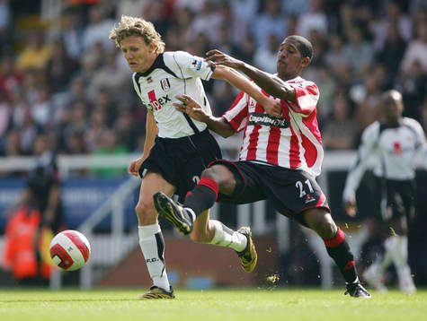 Jimmy Bullard, Fulham håller undan  Mikele Leigertwood,