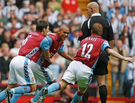 Fotboll, Engelsk, Premier League, Aston Villa - Newcastle