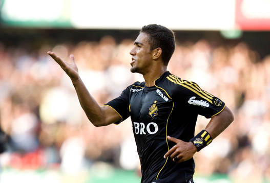 Wilton Figueiredo, jublar och slänger slängkyssar
