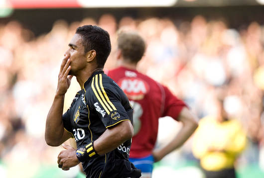 Wilton Figueiredo, jublar och slänger slängkyssar