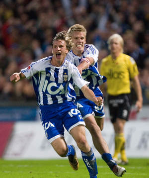 1-1, Gustaf Svensson, som grattas av Pontus Wernbloom.