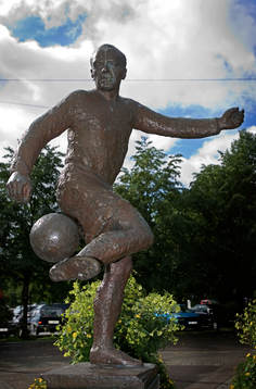 Gunnar Gren, staty