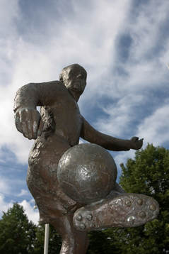 Gunnar Gren, staty