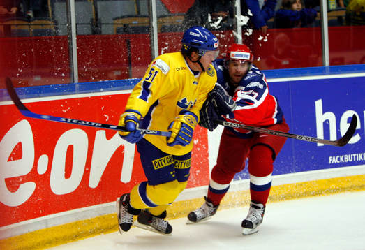 Mika Hannula, Sverige