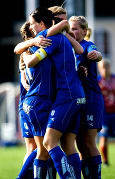 Lotta Schelin, Göteborg kramas om