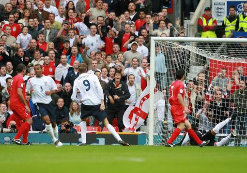Peter Crouch, England gör 1-0