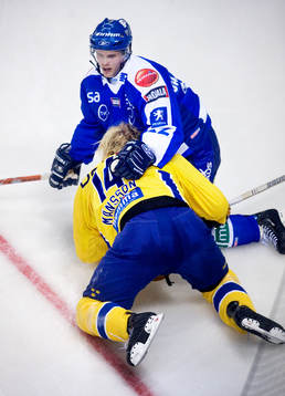 Mathias Månsson, Sverigen trycks ner av Pekka Saarenheimo,