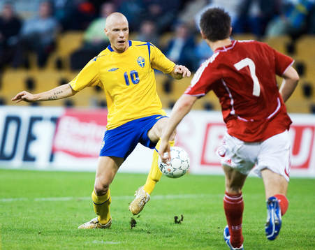 Alexander Farnerud, Sverige smeker bollen precis utanför