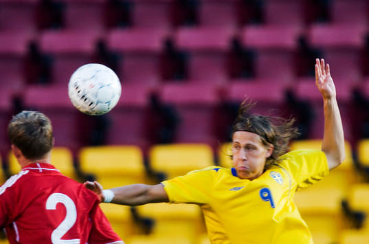 Björn Runström, Sverige, nickar bollen, nick