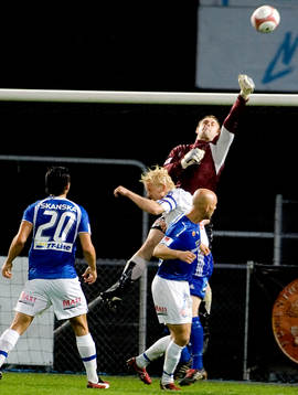 Fredrik Persson, Trelleborg, rensar i straffområdet