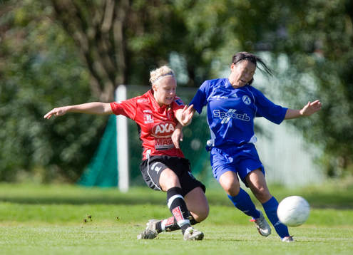 Elin Bjerre, Kristianstad. Glidtackling. Närkamp