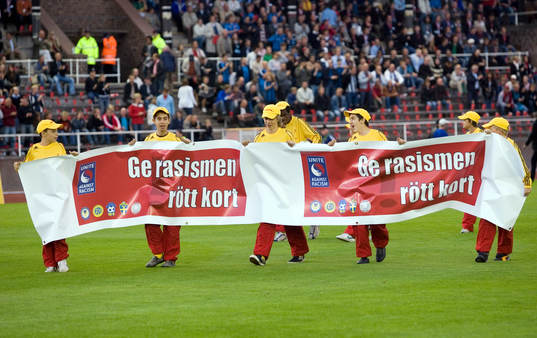 Ge rasismen rött kort