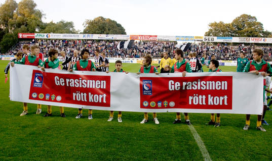 "Ge Rasismen rött kort" visades innan matchen.